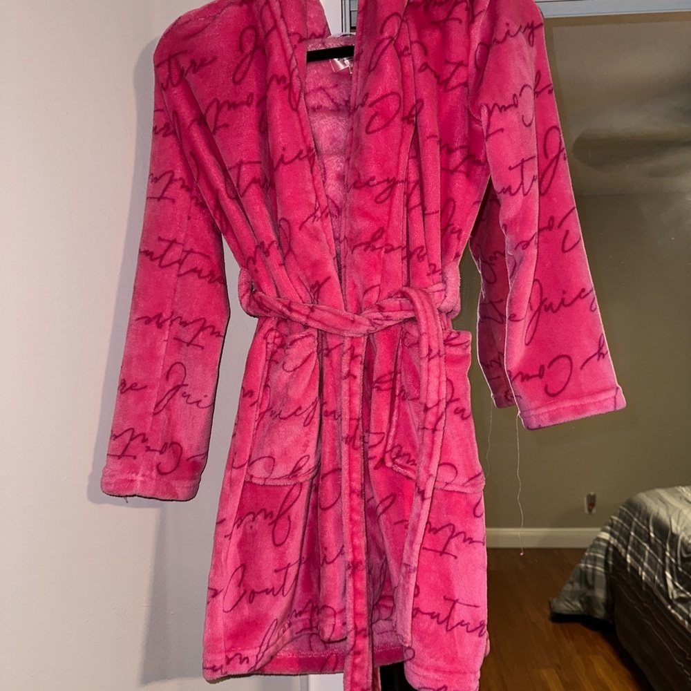 Juicy Couture hot pink women’s robe